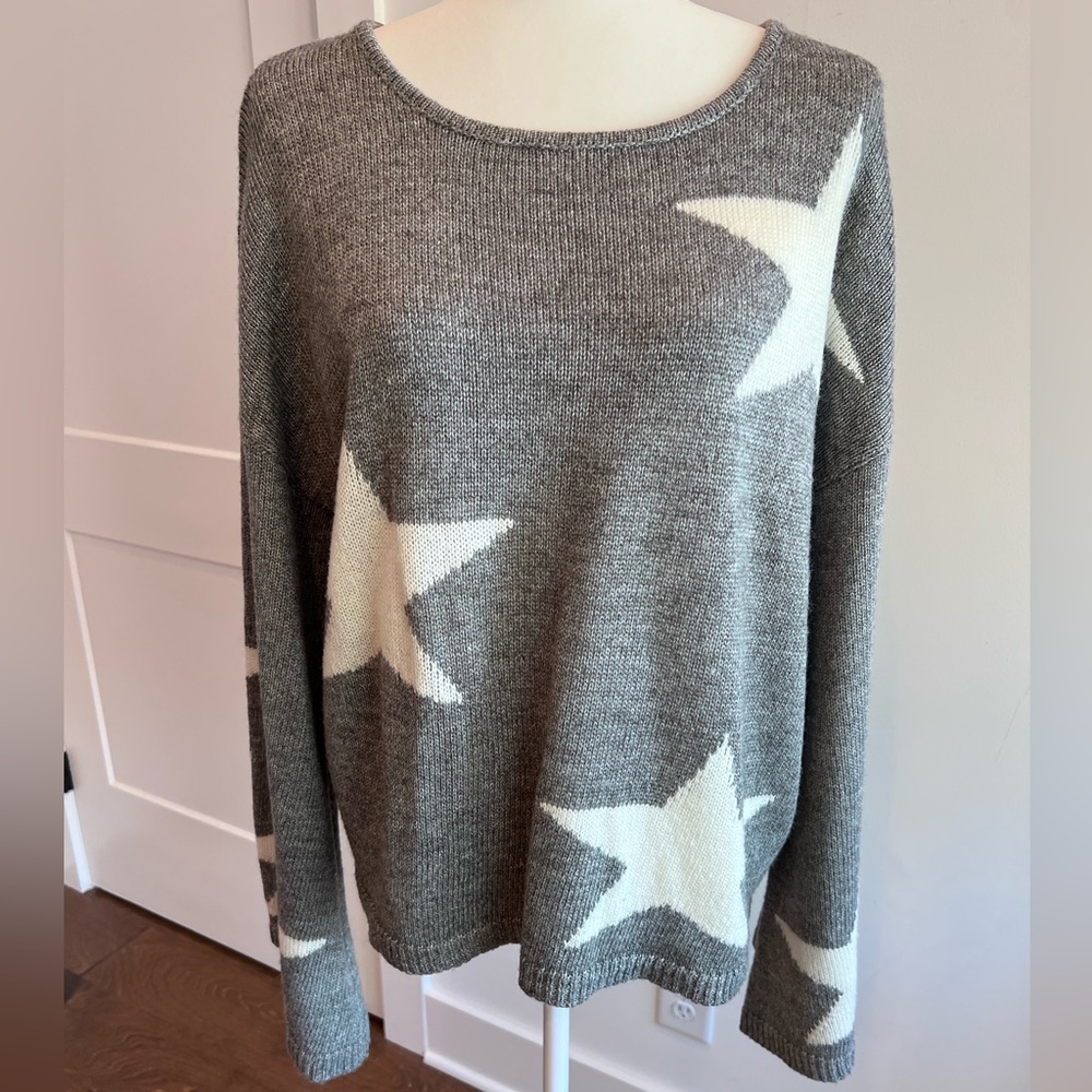 Star Wide Sleeve Sweater